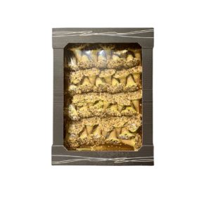 Deze pistache conetti zijn een ware delicatesse voor liefhebbers van intense en verfijnde smaken. Handgemaakt en bereid met geselecteerde, geroosterde pistachenoten, bieden deze conetti een heerlijk, rijke pistachesmaak die je meteen bij de eerste hap proeft. De combinatie van een knapperige wafel, pistachenootjes en een laagje van witte chocolade, gevuld met een romige pistachecrĆØme, zorgt voor een echte smaakexplosie. Ideaal voor op elk moment van de dag, als tussendoortje of om te gebruiken bij het maken van een creatief dessert. meta description